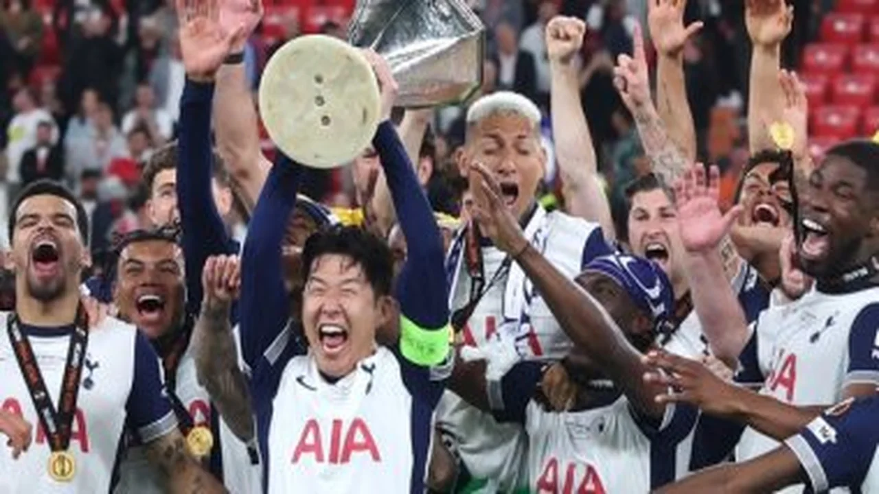 رحيل الأساطير يلوح.. سون يلتحق بثنائي الأهلي في موسم 2026